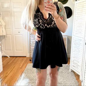 FOREVER 21 | V Neck Sleeveless Lace Mini Dress